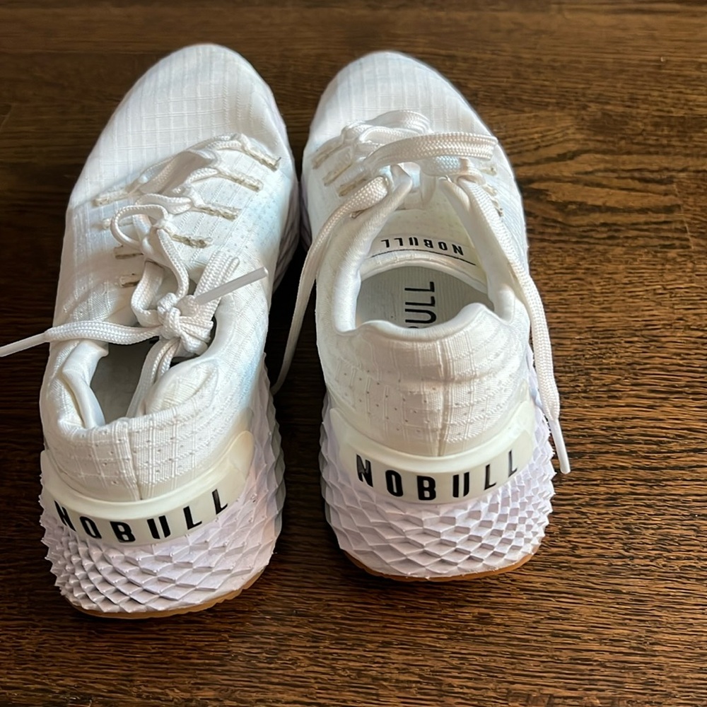 Nobull like new shoes white womens 8.5 men’s 7 “gum ripstop runner”